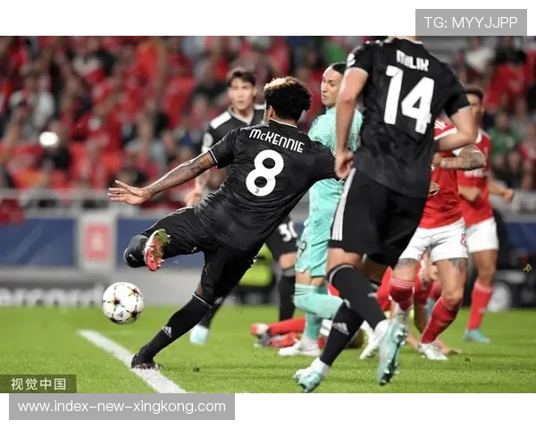 本菲卡科克斯禁区内连停带射完成高难度破门，惊艳全场