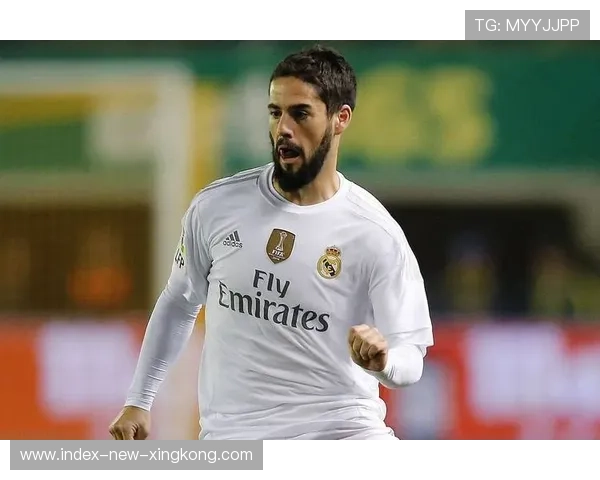 皇马左路斜传直指门前，前锋补射改变比分：一场激情四溢的进攻展现