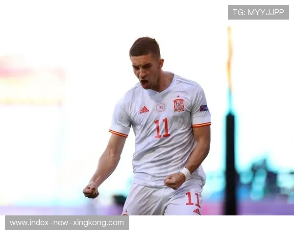 费兰托雷斯外线内切脚弓传中制造绝佳机会:足球场上的华丽一刻 费兰托雷斯外线内切脚弓传中制造绝佳机会:足球场上的华丽一刻