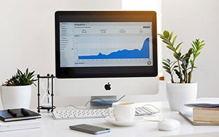 _勇士三分攻势猛烈，轻松掌控比赛局面_，勇士的三分球战术